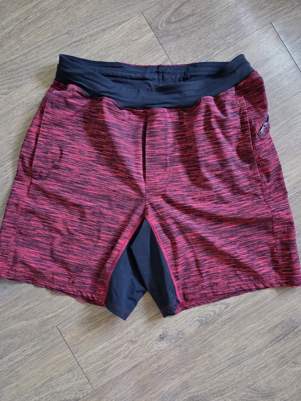 Lululemon Men's Assert Short 7" red black static/heathered print Size M